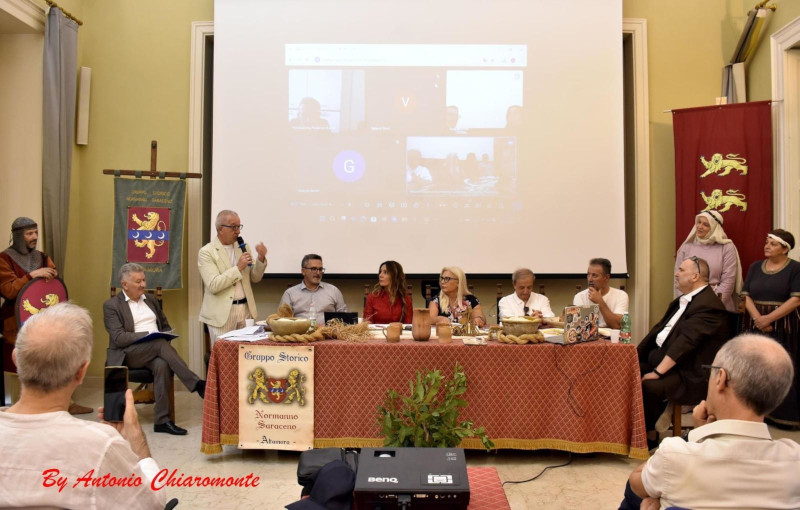 Riccardo Ghidotti storico di Monselice alla conferenza stampa Il Piatto di Federico II ad Altamura