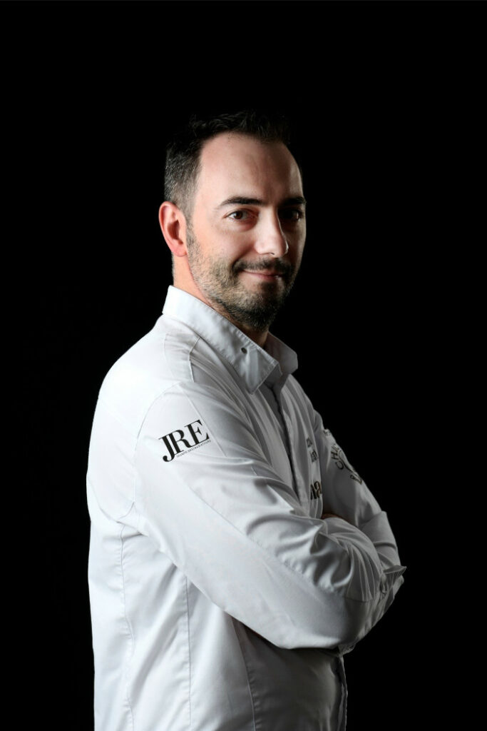 Alessandro Bellingeri chef Osteria Acquarol per il progetto formativo In cucina con stile dell'Università del Gusto e JRE-Italia