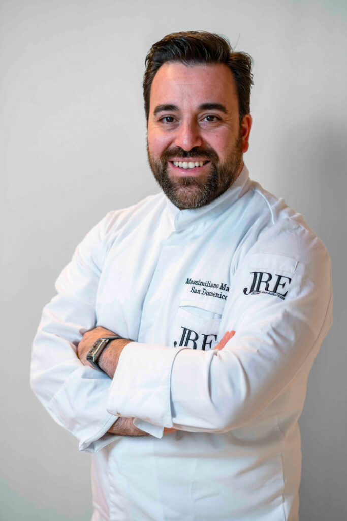 Massimiliano Mascia, chef del ristorante San Domenico per il progetto formativo In cucina con stile dell'Università del Gusto e JRE-Italia