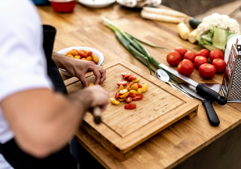 "In cucina con stile": nuovo progetto formativo dell'Università del Gusto e di JRE-Italia