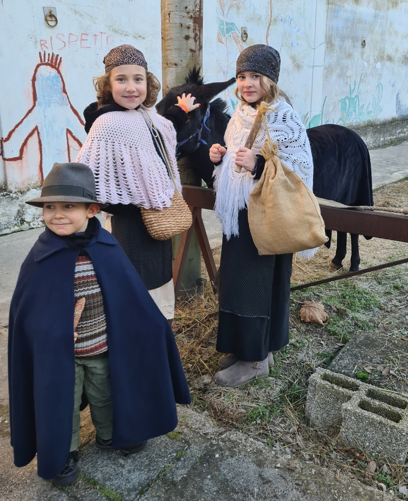 Babini con il tradizionale tabarrino