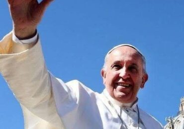 A papa Francesco, custode di silenzi pieni di vita