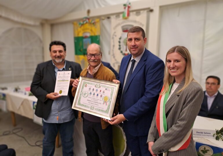 Roberto Ragazzi trionfa al Premio Oleario Pomea d’Oro: l’oro verde dei Colli Euganei brilla ancora