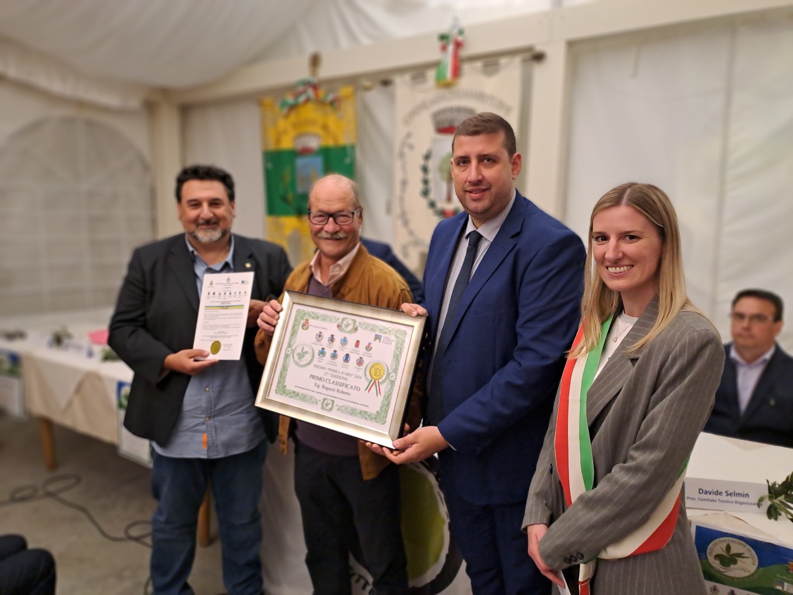 Roberto Ragazzi trionfa al Premio Oleario Pomea d’Oro: l’oro verde dei Colli Euganei brilla ancora