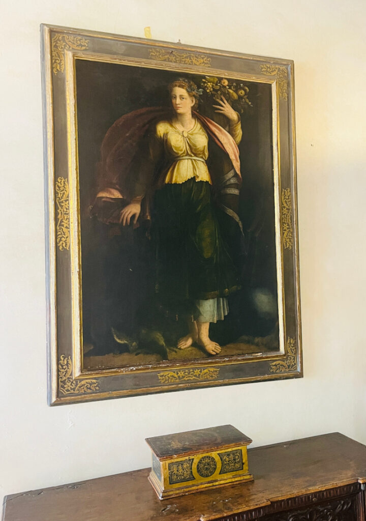 Allegoria dell’Abbondanza, una raffinata tela attribuita a Camillo Filippi, pittore della scuola ferrarese, oggi esposta (e visitabile) nel Castello di Monselice.