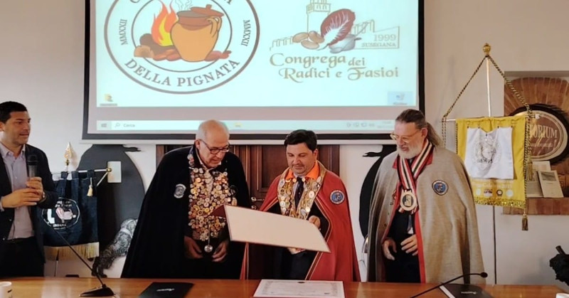 Firma del gemellaggio tra la Congrega dei Radici e Fasoi di Susegana e la Confraternita della Pignata di Cariati