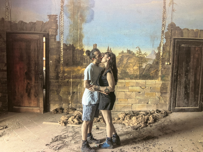 Federico Limongelli e Giulia Massetto nel set fotografico del loro progetto Moritour