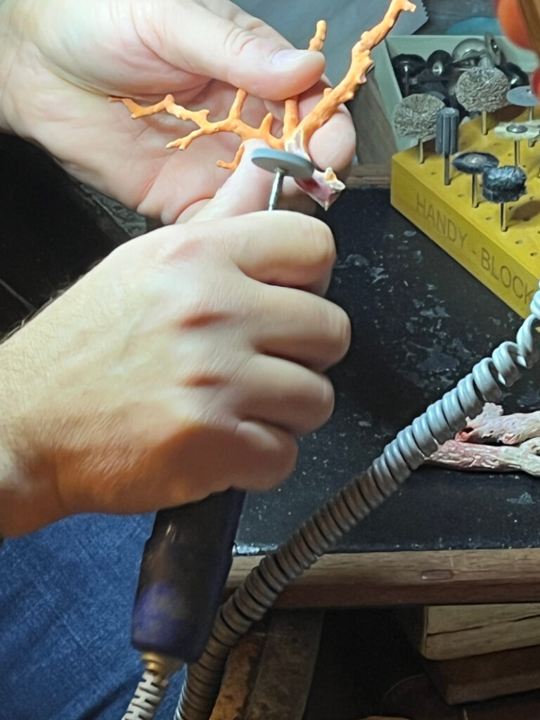 lavorazione del corallo rosso di Alghero