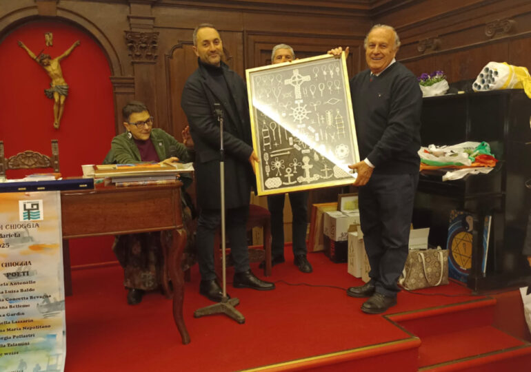 Pittura, poesia e solidarietà: Chioggia unita per sostenere il trasporto dei disabili