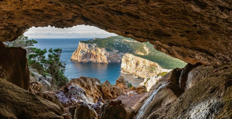 Alghero, l’anima catalana della Sardegna: un viaggio tra mare, storia e sapori senza stagione
