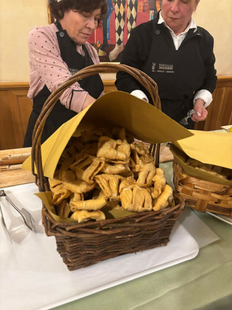 Calabria, Altomonte: show cooking, pasta e dolci tipici (striglie, scaleddre, schicculiata, cannaricoli, giurgulena, nustaccioli, crocette di fichi secchi) 