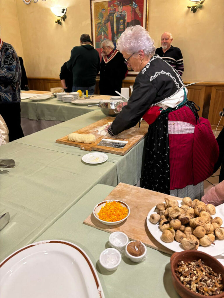 Altomonte: show cooking creazione di pasta e dolci tipici (striglie, scaleddre, schicculiata, cannaricoli, giurgulena, nustaccioli, crocette di fichi secchi) 