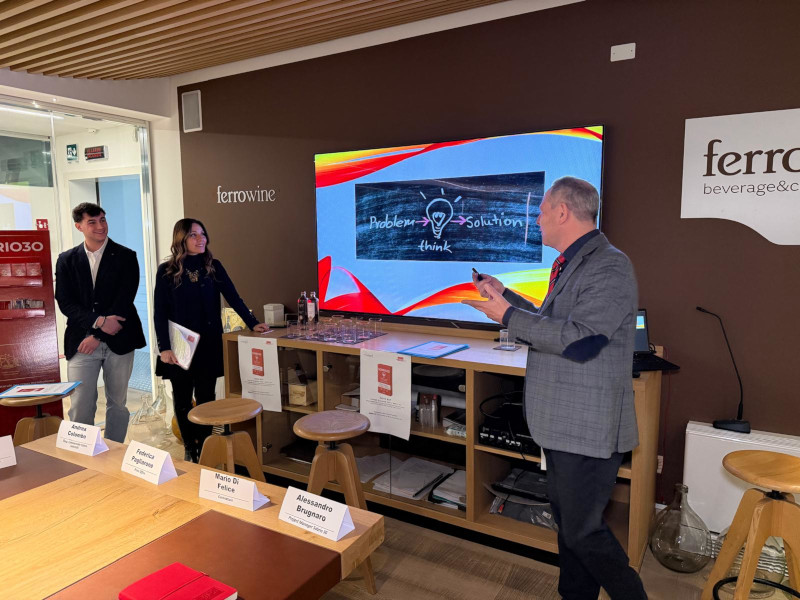 Relatori della presentazione del prodotto sobrio30