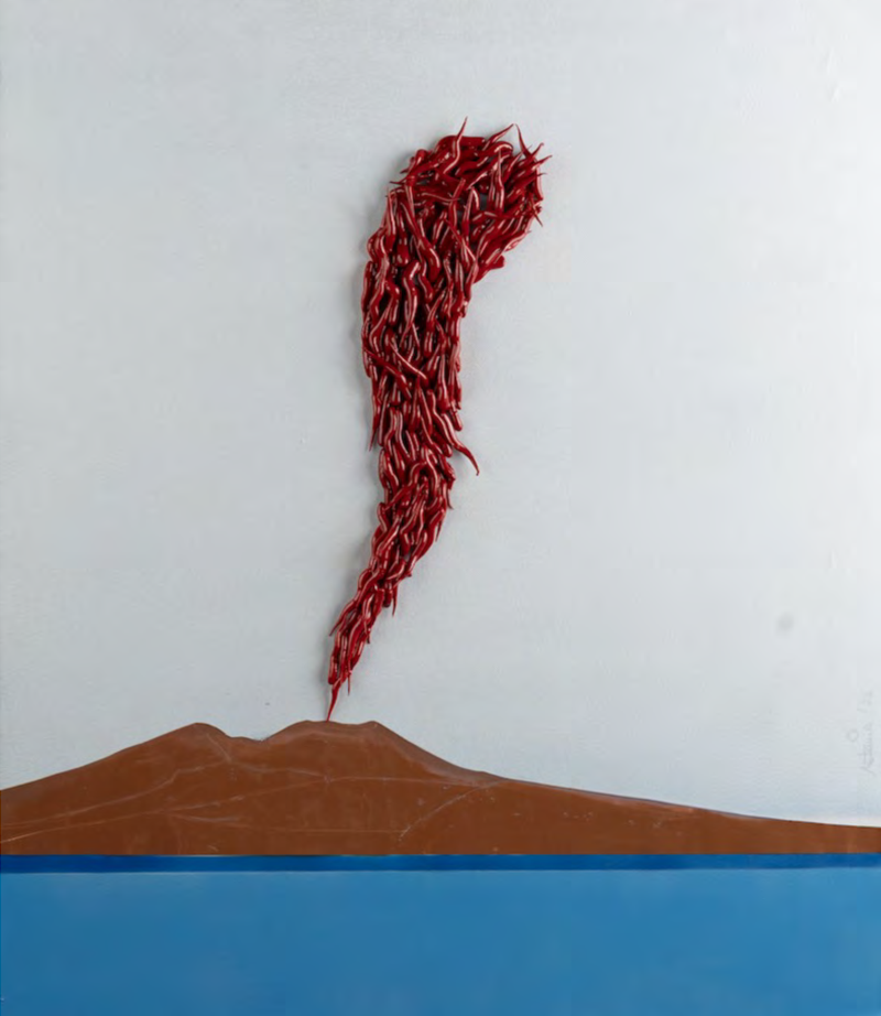 vulcano con lava in cornetti rossi, opera di Marcello Iovino