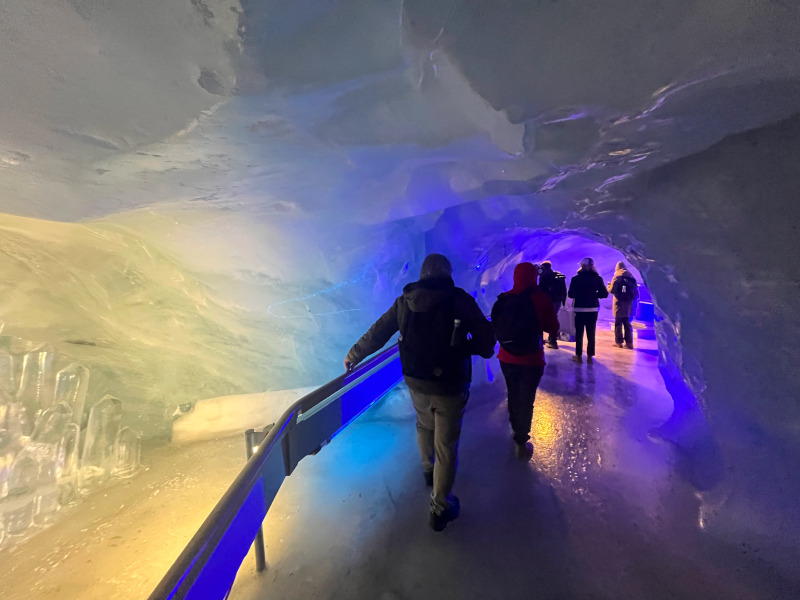 Glacer Cave, galleria scavata nel ghiaccio