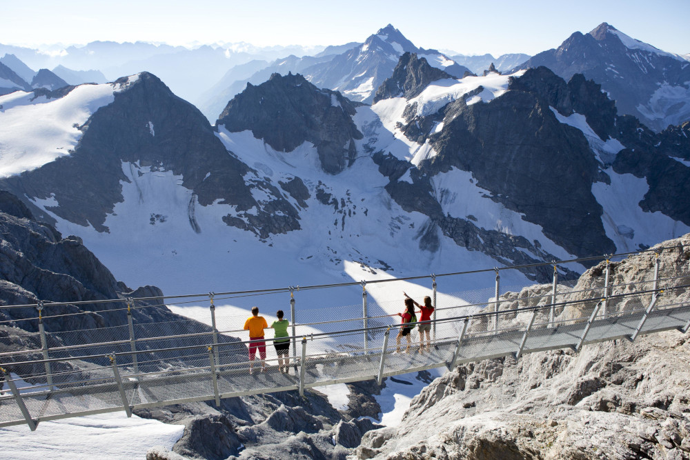 Titlis, vertigini di Svizzera: a 3.000 metri tra ghiacciai, alta cucina, Rolex e il fascino di Bollywood