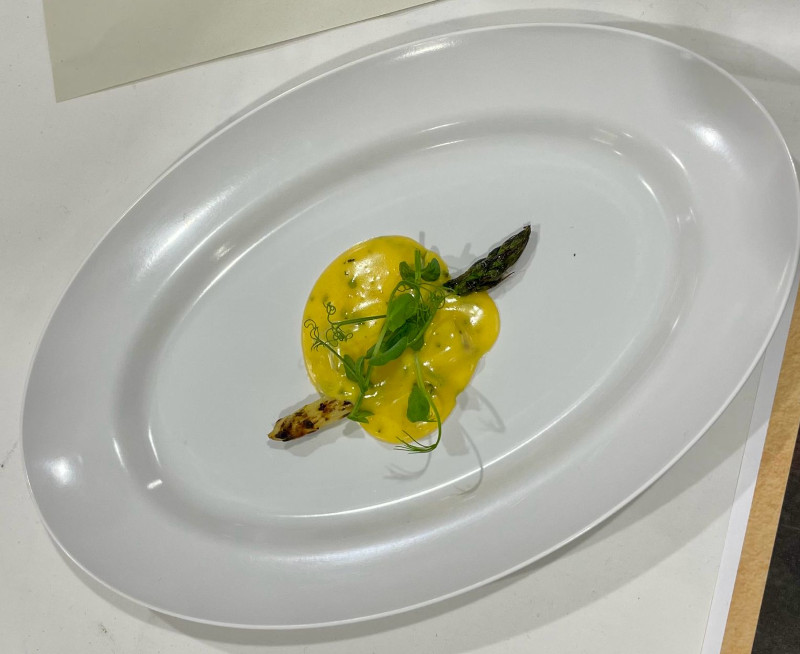 asparago con salsa bernese